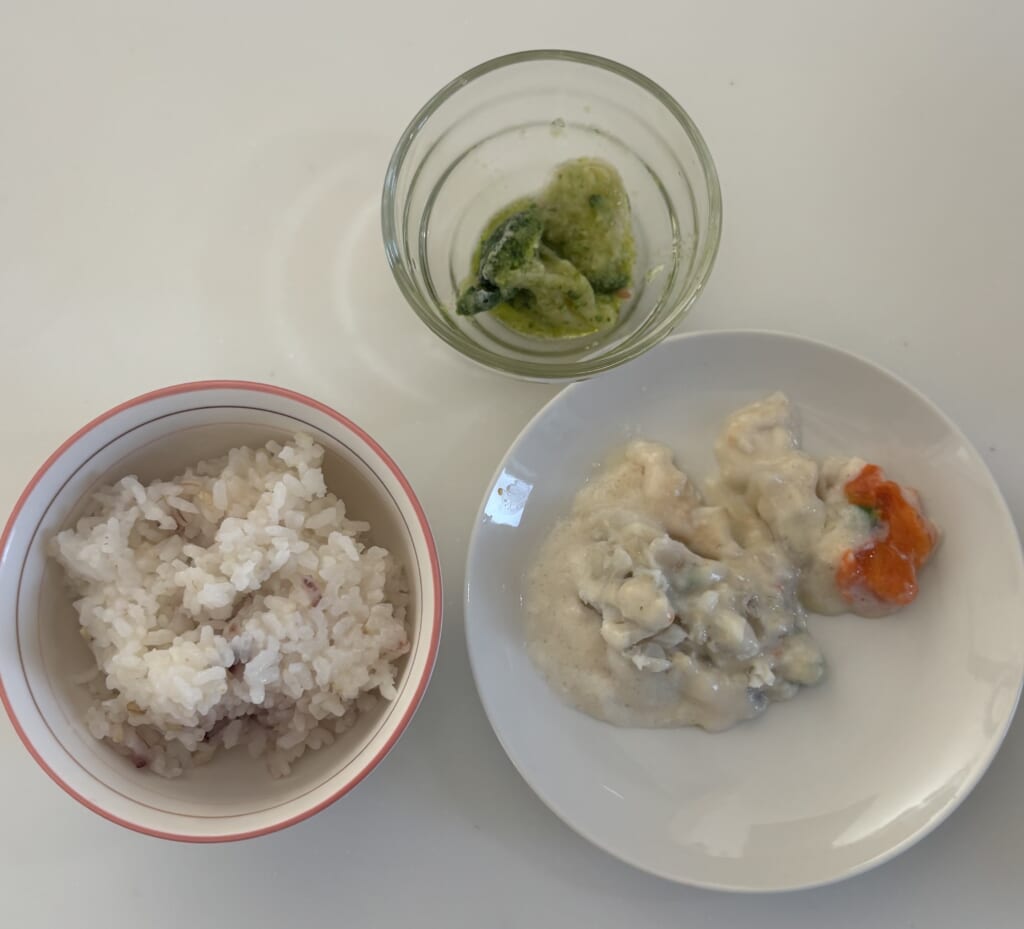 ご飯（雑穀米）と並べたところ