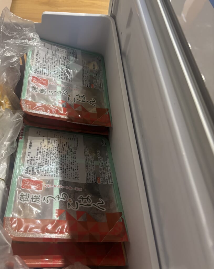 冷凍庫に積み上げて入れたところ
